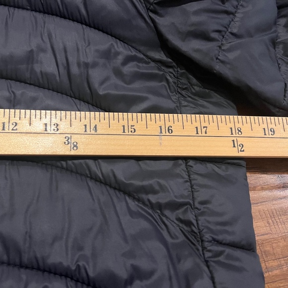 GAP women lightweight long hooded black puffer size small - Picture 7 of 9